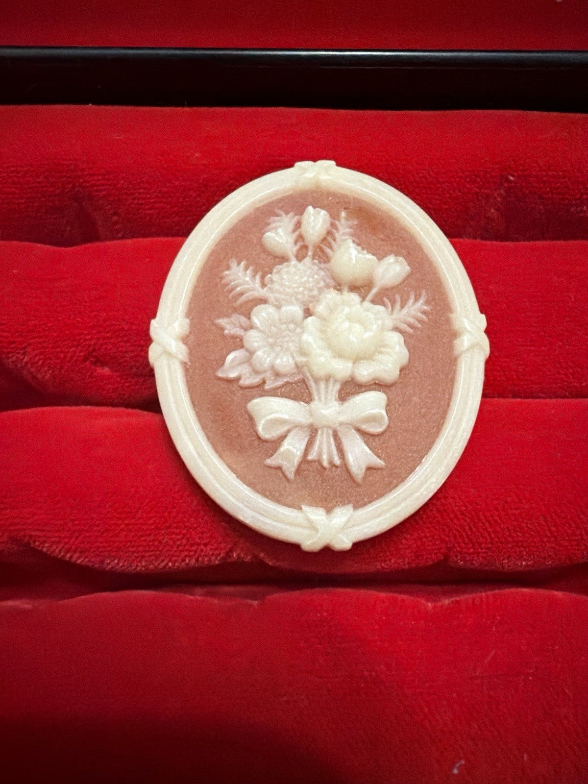 Vintage Avon Oval Floral Cameo Brooch Peach White Flowers & Bow Collectible0