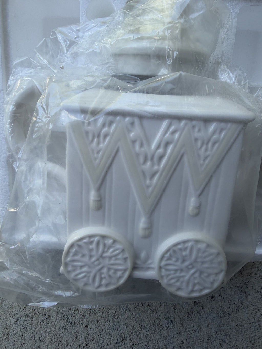 Lenox Butler's Pantry Teacart Teapot 6053177 White Porcelain Matte Geometric1