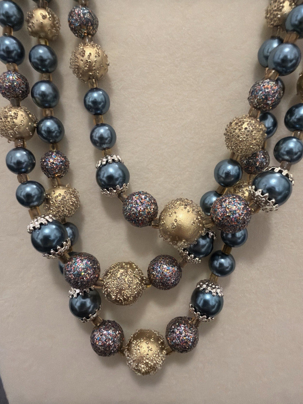 Vintage Multi Strand Beaded Necklace Blue Teal Faux Pearl Gold Statement Chunky2