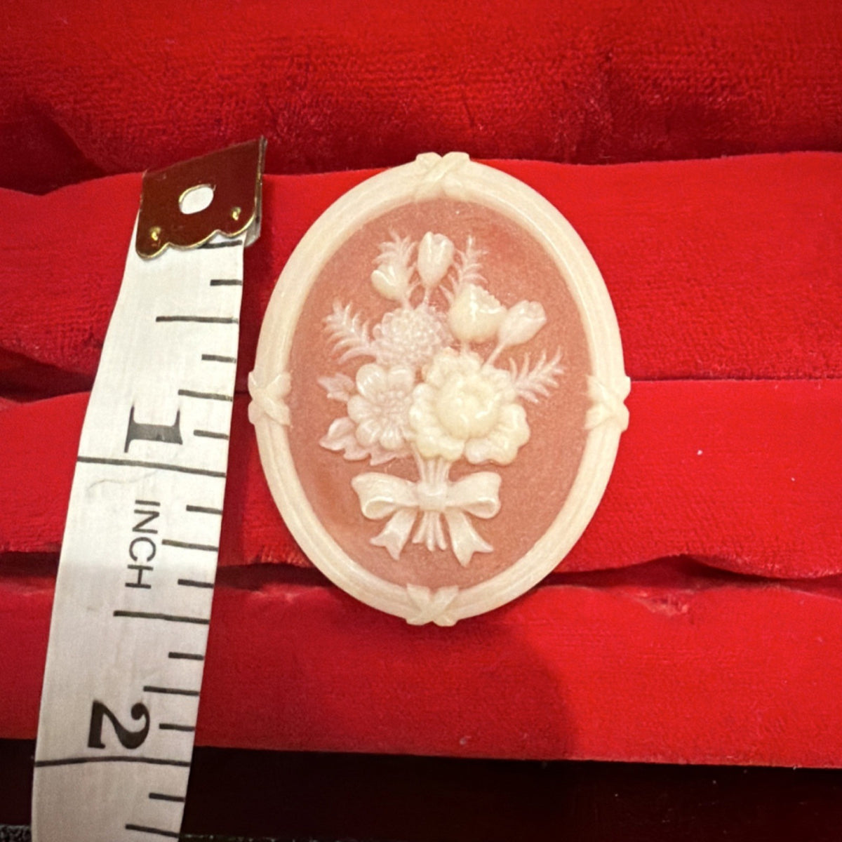 Vintage Avon Oval Floral Cameo Brooch Peach White Flowers & Bow Collectible2
