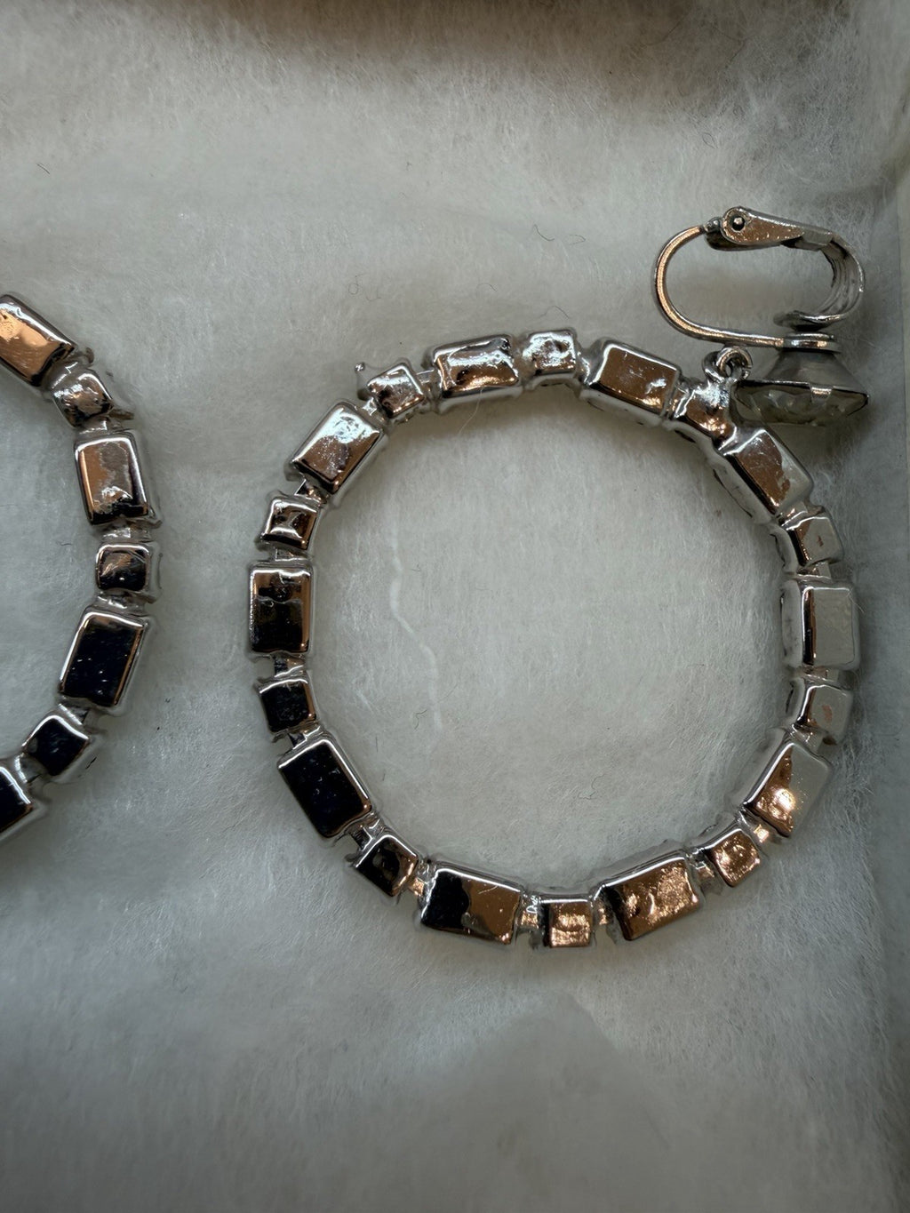 Vintage Weiss Rhinestone Hoop Earrings Silver Tone Clip On Statement3
