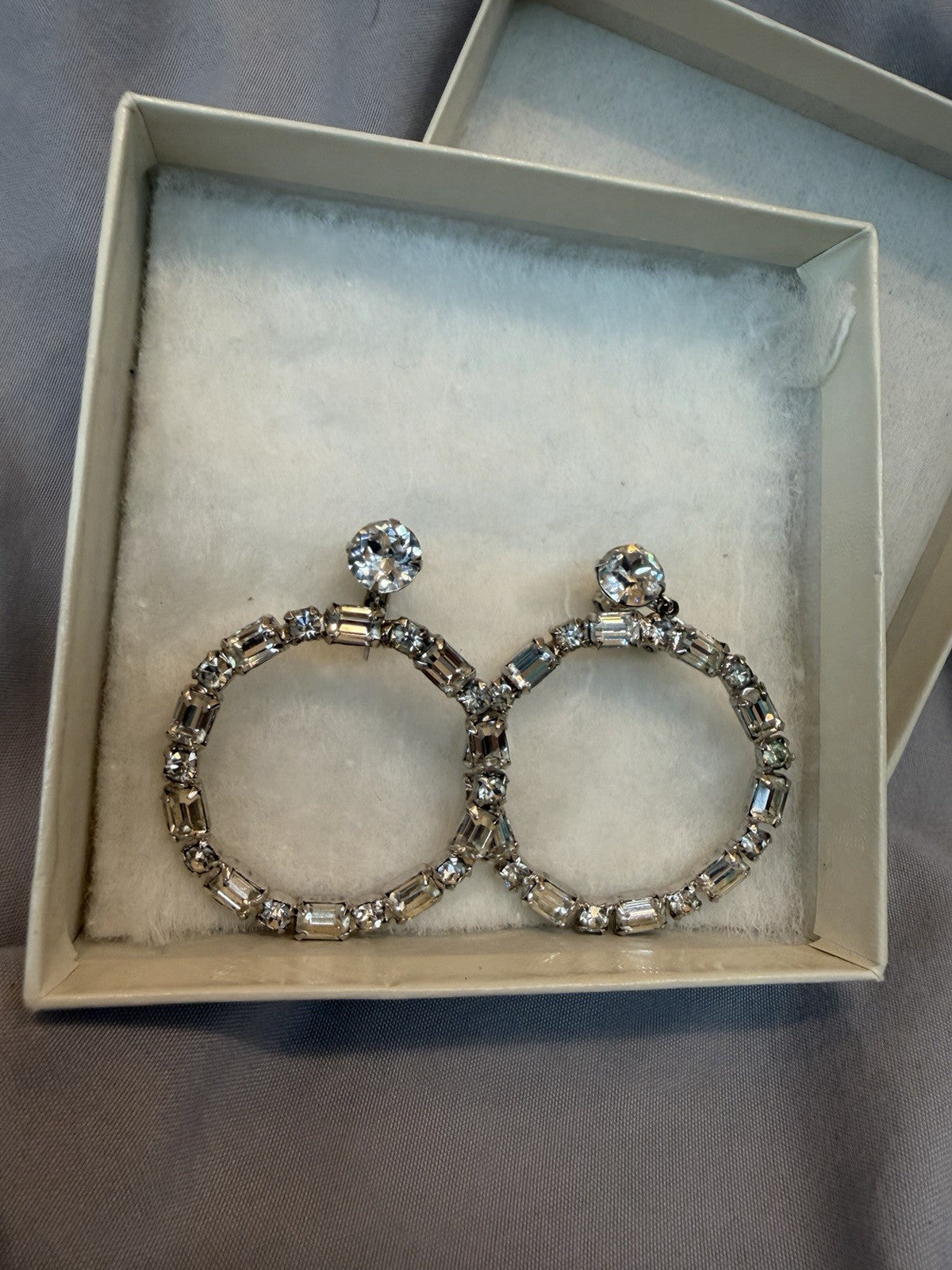 Vintage Weiss Rhinestone Hoop Earrings Silver Tone Clip On Statement1