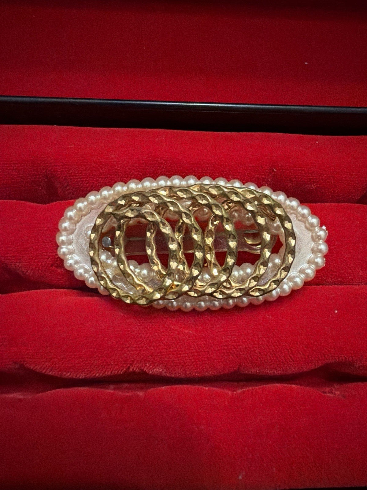 Vintage Gold Tone Faux Pearl Brooch Interlocking Circles Mid Century Pin0