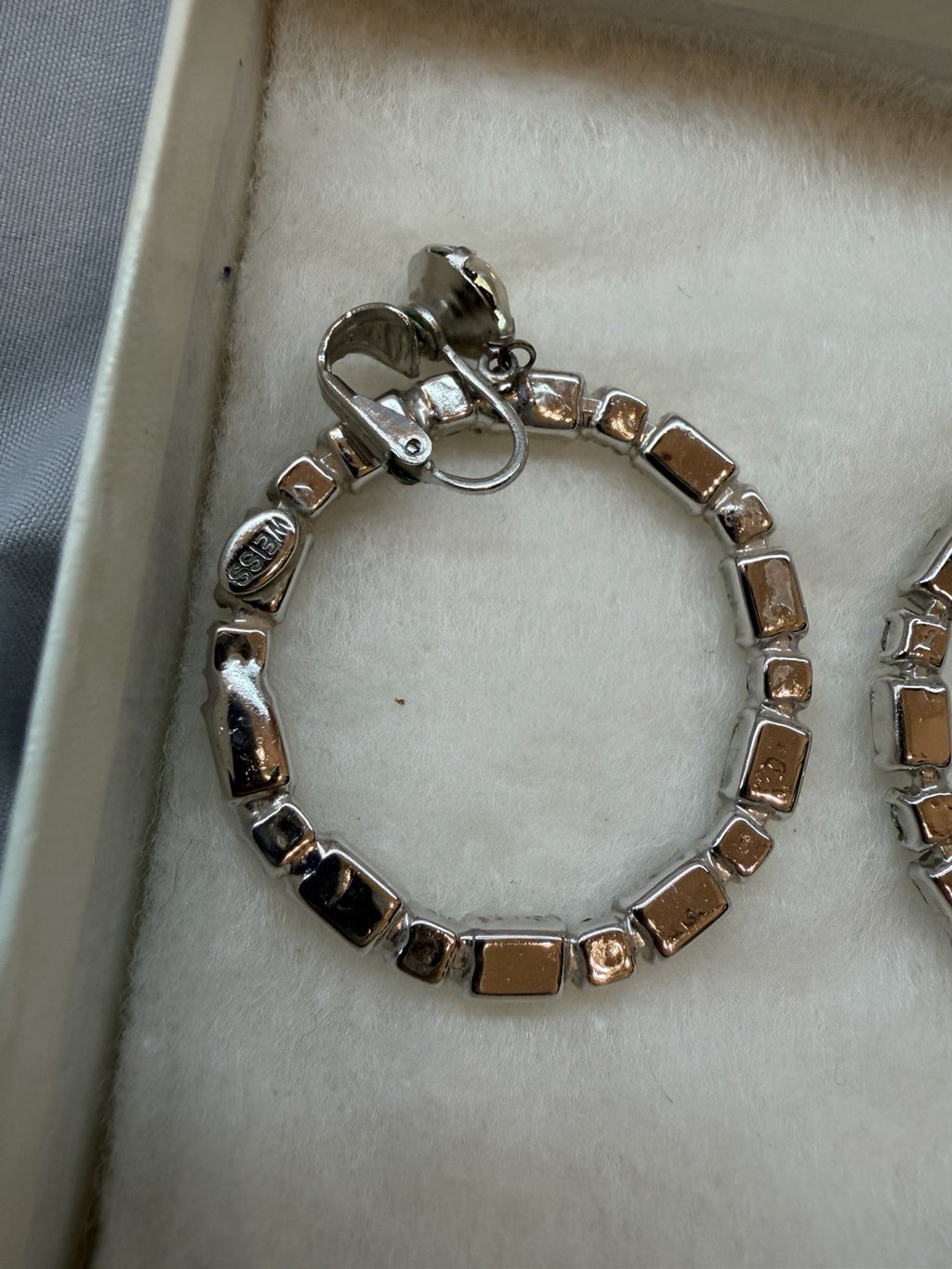Vintage Weiss Rhinestone Hoop Earrings Silver Tone Clip On Statement2