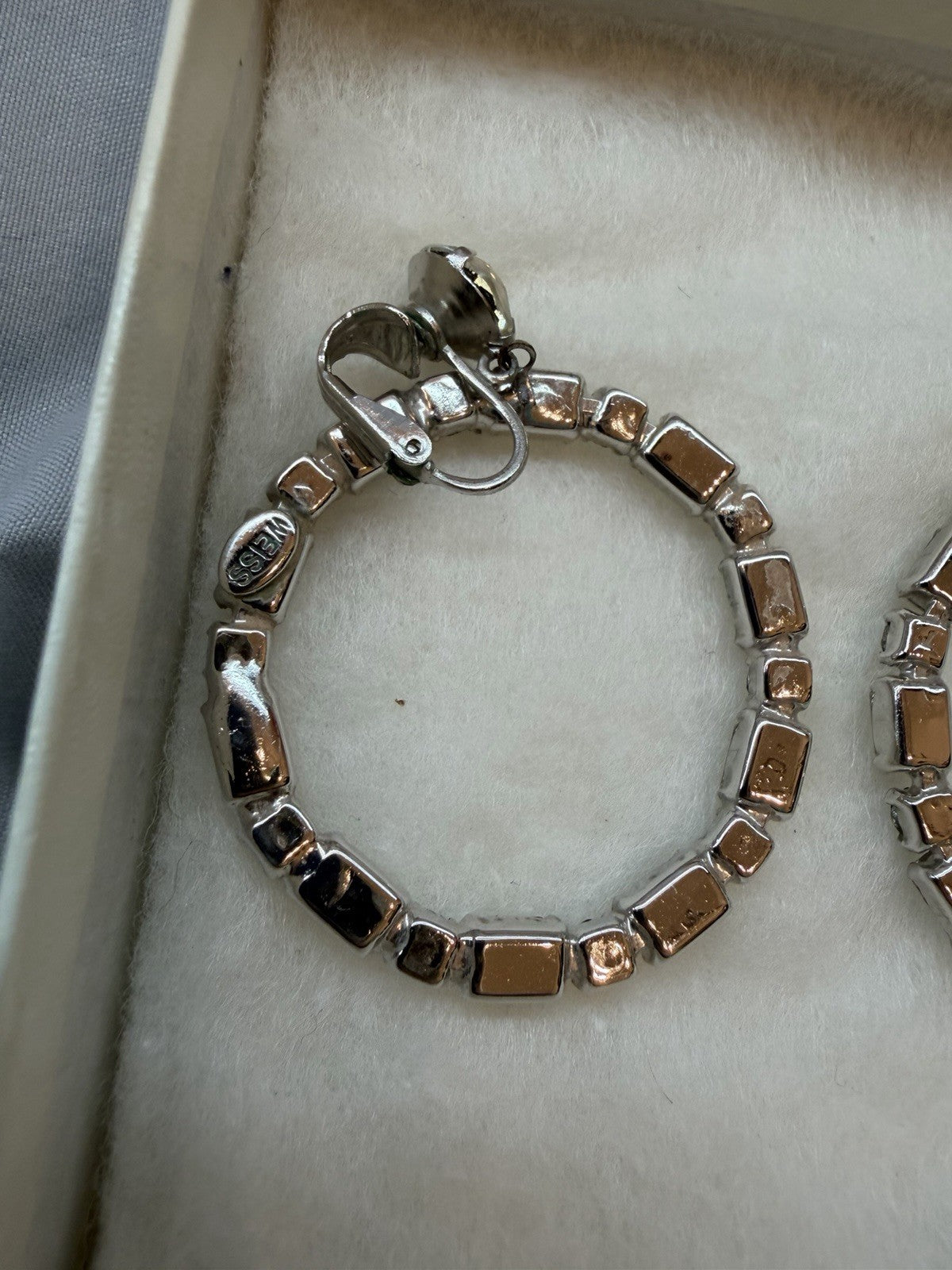 Vintage Weiss Rhinestone Hoop Earrings Silver Tone Clip On Statement2