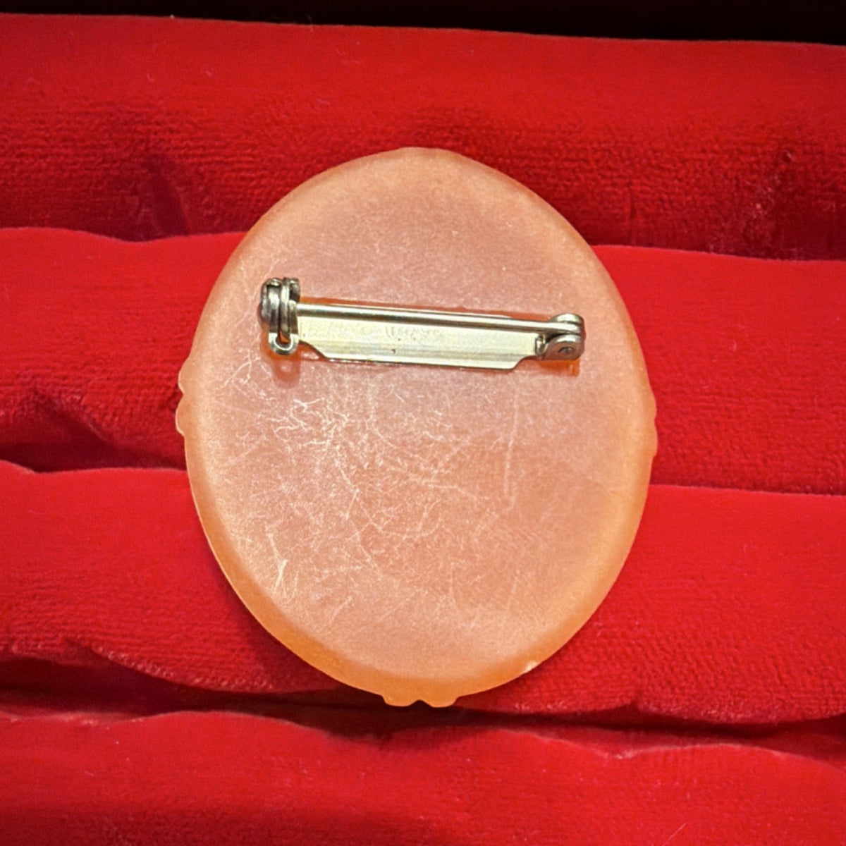 Vintage Avon Oval Floral Cameo Brooch Peach White Flowers & Bow Collectible1