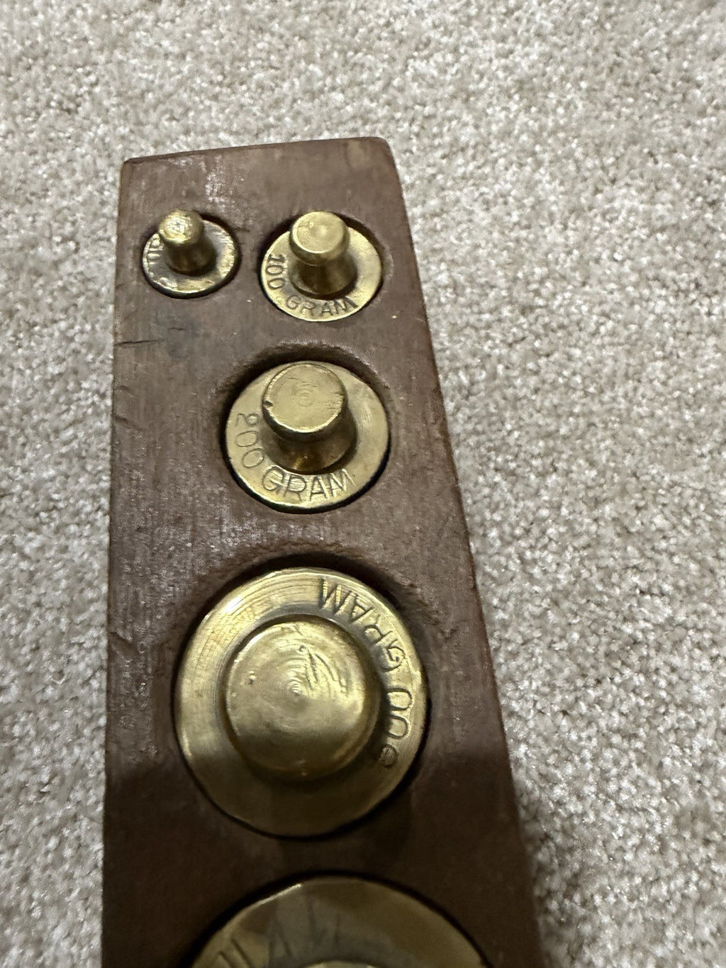 Antique Brass Metric Scale Weights 1000 500 200 100 Gram Wooden Block Set2