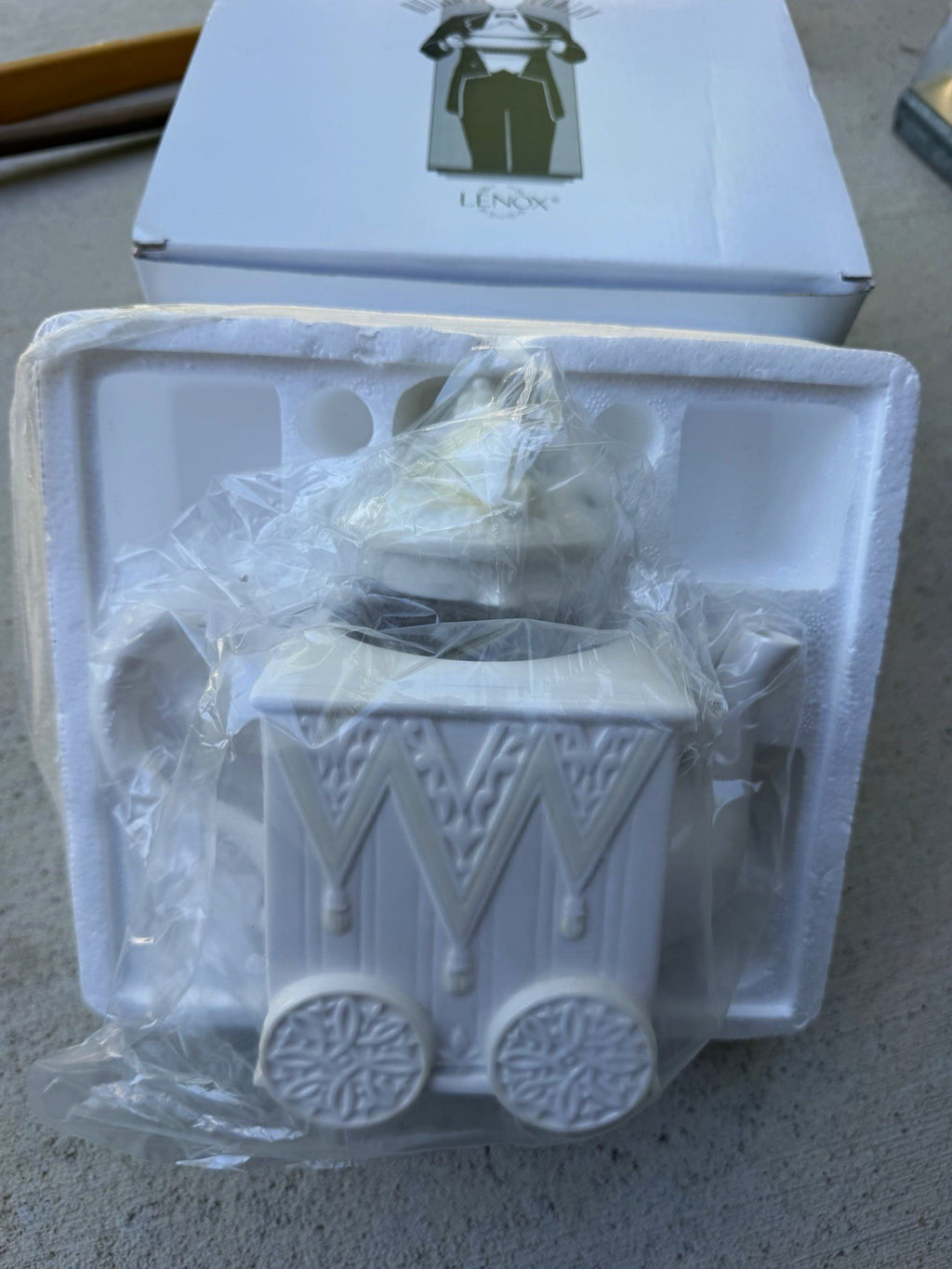 Lenox Butler's Pantry Teacart Teapot 6053177 White Porcelain Matte Geometric0