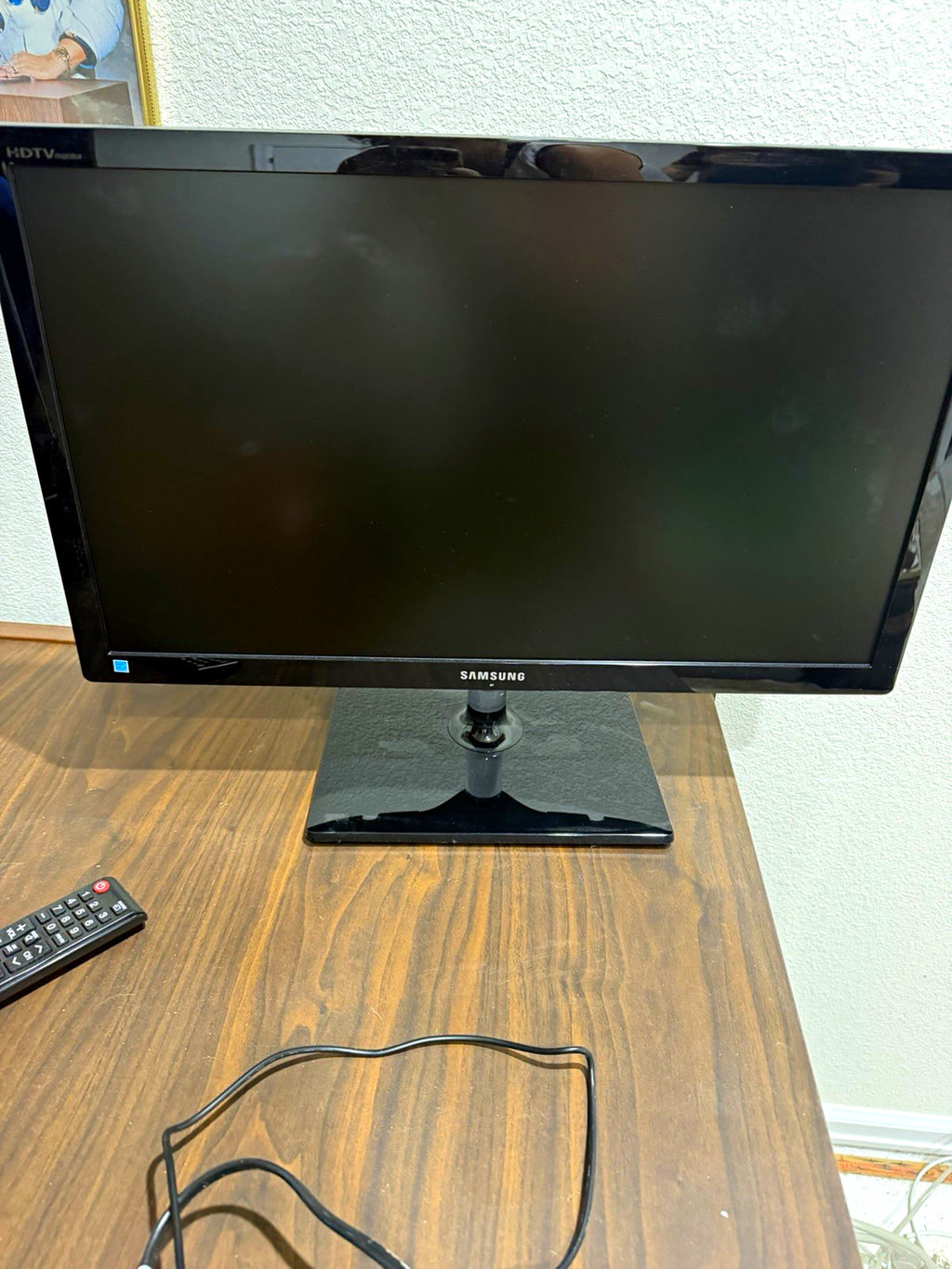 Samsung UN32EH4003F 32" LCD 720p HDTV Black w/ Remote & Power Adapter HDMI0